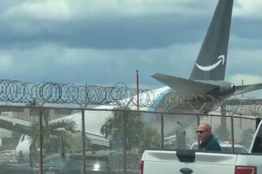 Σοκ στο Μαϊάμι: Αεροσκάφος cargo βγήκε εκτός διαδρόμου και τυλίχθηκε στις φλόγες ‑ Τι αναφέρουν για τραυματίες