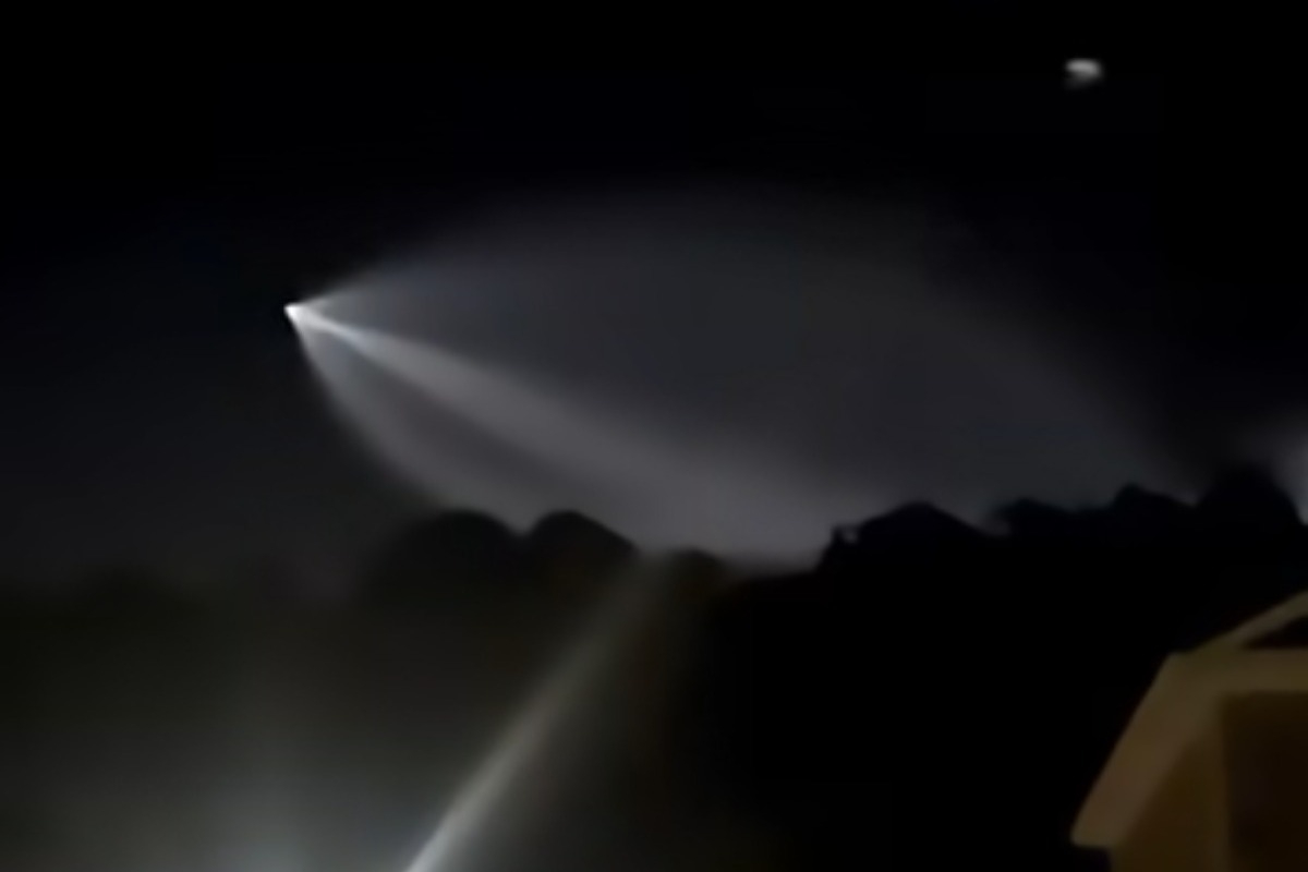 SpaceX: Τι φώτισε τον ουρανό των ΗΠΑ πριν ξημερώσει; – Viral η «διαστημική μέδουσα»