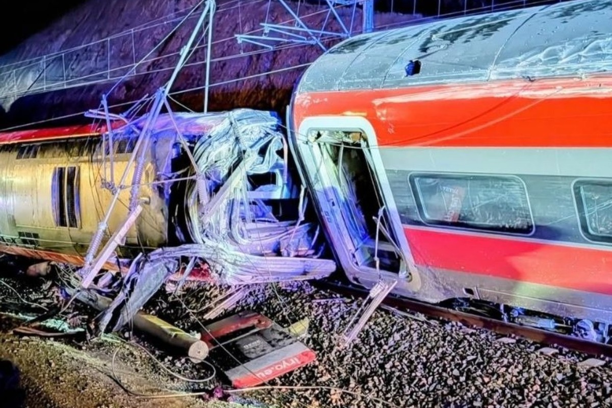 Ισπανία: Πρώτη έκθεση για τη σιδηροδρομική τραγωδία ‑ Πώς εκτροχιάστηκαν τα τρένα