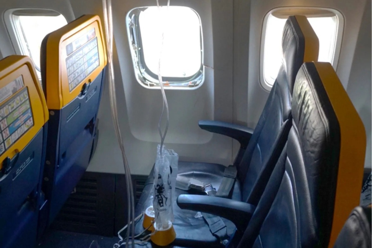 Πτήση Ryanair από Θεσσαλονίκη: Υπολείμματα πουλιών βρέθηκαν στον κινητήρα του αεροπλάνου που «ρούφηξε» επιβάτη πάνω από τη Θεσσαλονίκη