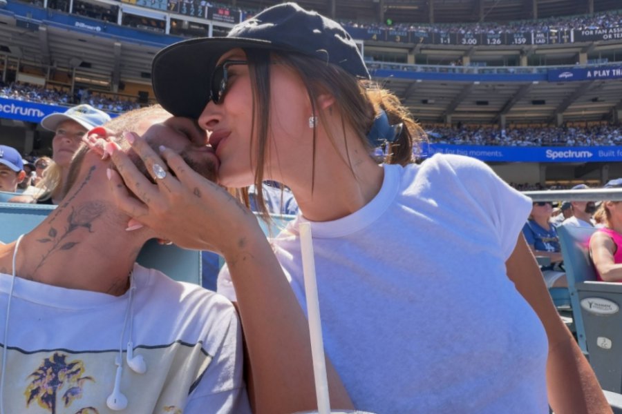 Παθιασμένο φιλί στο στόμα! Justin και Hailey στις κερκίδες αγώνα μπέιζμπολ ‑ Δείτε τη φωτογραφία