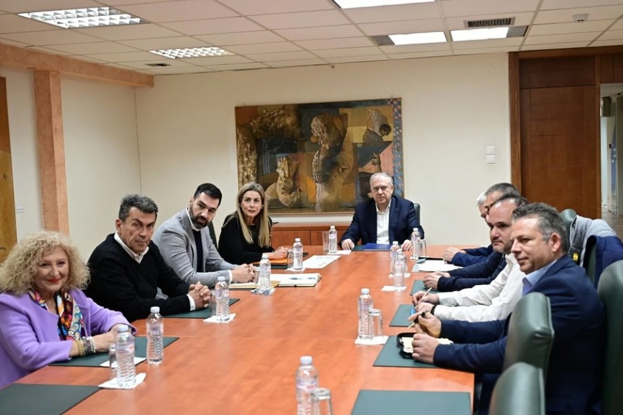 Συμφωνία στη συνάντηση Θεοδωρικάκου με βενζινοπώλες: Απομακρύνονται οι κινητοποιήσεις