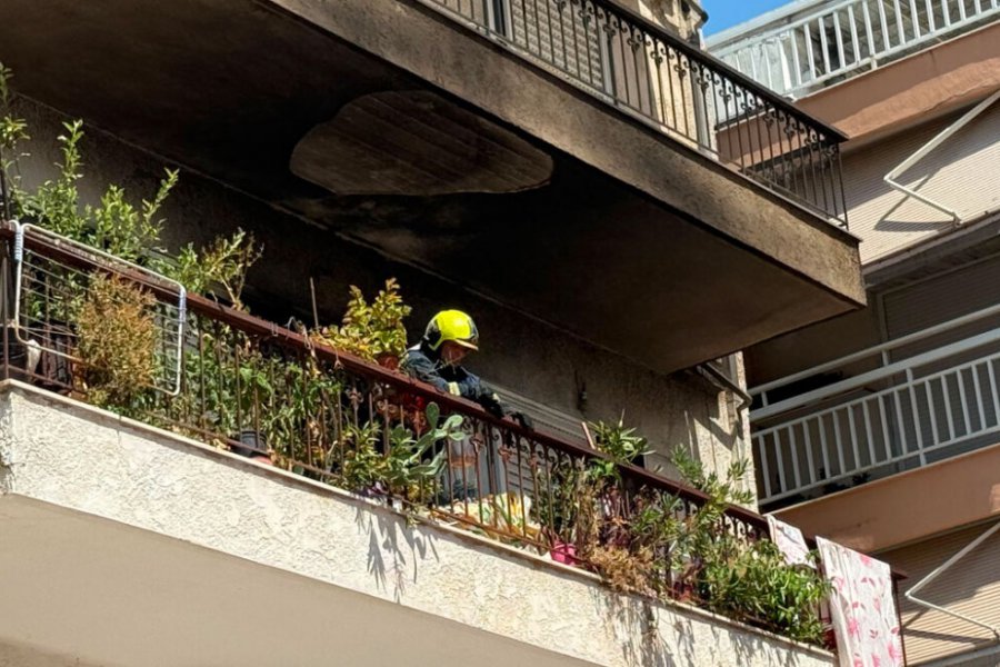 Σοκ στην Πολίχνη! Μάνα και κόρη βρέθηκαν παγιδευμένες σε φλεγόμενο διαμέρισμα ‑ Δείτε πώς κατάφεραν να σωθούν