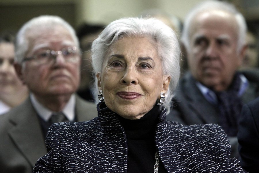 Το τελευταίο «αντίο» στη μεγάλη ευεργέτιδα της Ελλάδος, Αλίκη Περρωτή, είπαν συγγενείς και φίλοι στο κοιμητήριο της Κηφισιάς