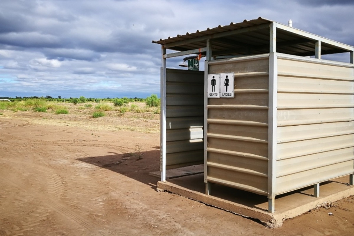 Γυναίκα στην Αυστραλία εγκλωβίστηκε για ώρες μέσα σε λύματα όταν κατέρρευσε η τουαλέτα που ήταν μέσα