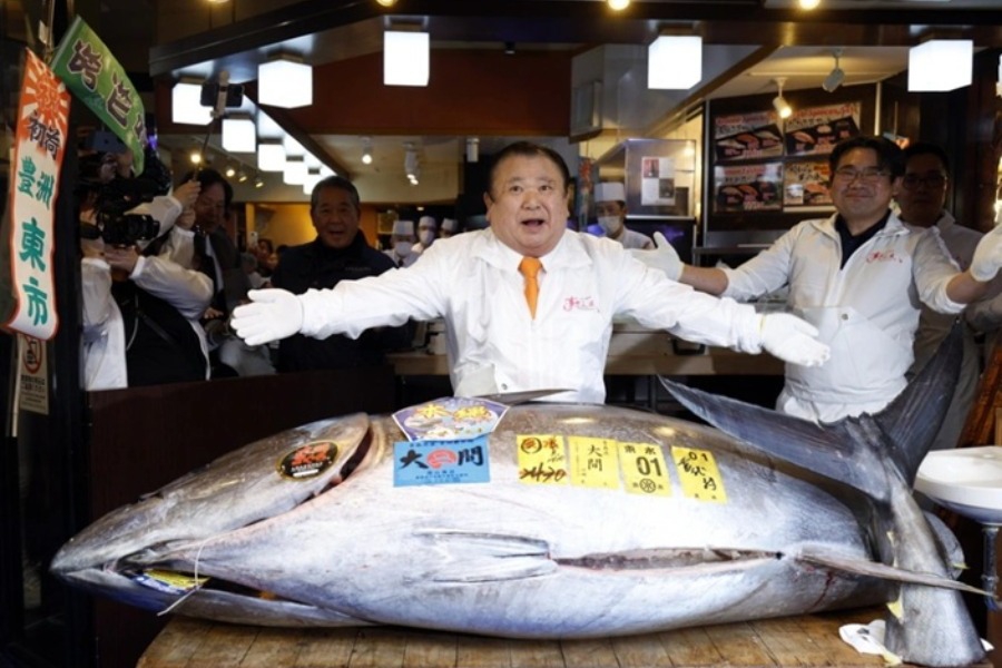 Τόνος πουλήθηκε σε τιμή ρεκόρ 2,7 εκατ. ευρώ στο Τόκιο ‑ Δείτε φωτογραφίες