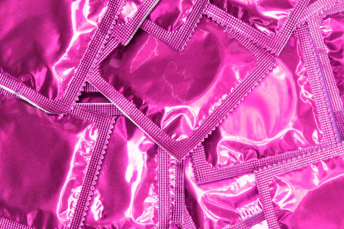 Explainer: Γιατί ο πόλεμος στο Ιράν θα ανεβάσει τις τιμές των προφυλακτικών