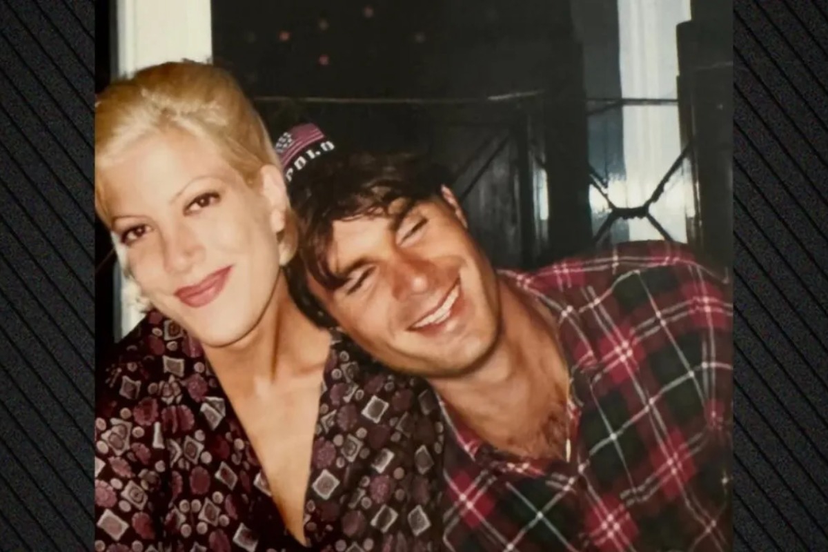 Το «αντίο» της Τόρι Σπέλινγκ στον Πάτρικ Μαλντούν: Λυπάμαι που ένα όμορφο φως έσβησε τόσο νωρίς