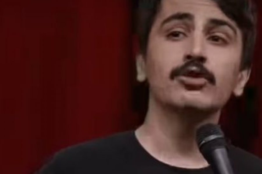 Τουρκία: Συλλήψη του γνωστού stand‑up κωμικού Ντενίζ Γκοκτάς με κατηγορία προσβολής του Ισλάμ