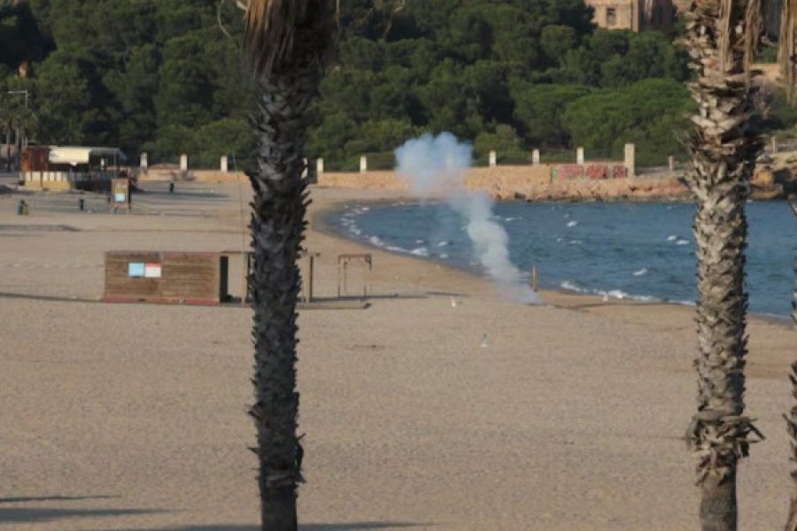 Τραγικός θάνατος αστέγου: Τον χτύπησε όχημα καθαρισμού παραλίας ενώ κοιμόταν στην άμμο