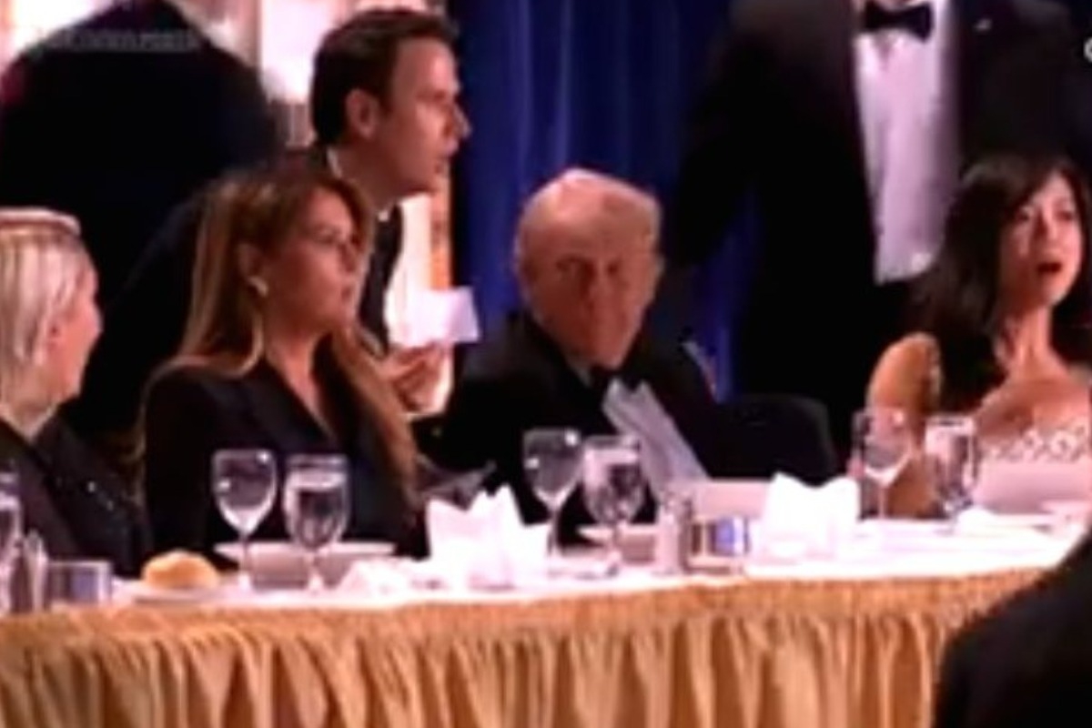 Πυροβολισμοί στο δείπνο ανταποκριτών του Λευκού Οίκου ‑ Απομακρύνθηκε ο Τραμπ ‑ Συνελήφθη ο δράστης