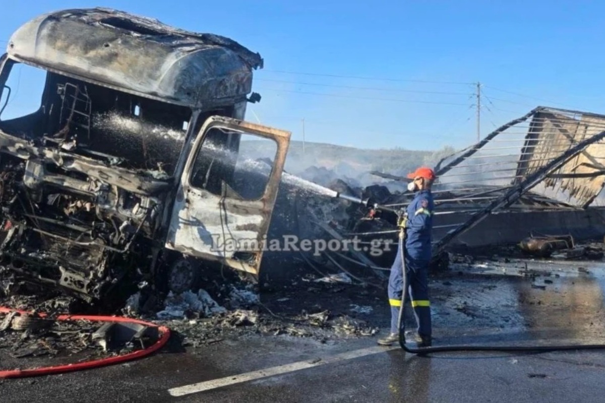 Νεκρός οδηγός στη ΠΑΘΕ: Σύγκρουση δύο φορτηγών στο Μαρτίνο ‑ Κλειστή η εθνική και στα δύο ρεύματα
