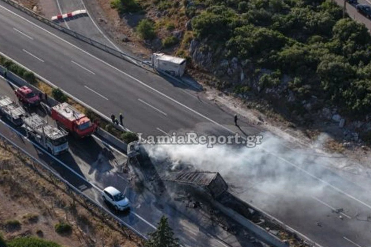 Θανατηφόρο τροχαίο στη Φθιώτιδα: Σύγκρουση δύο φορτηγών στο Μαρτίνο ‑ Drone εικόνες από το σημείο