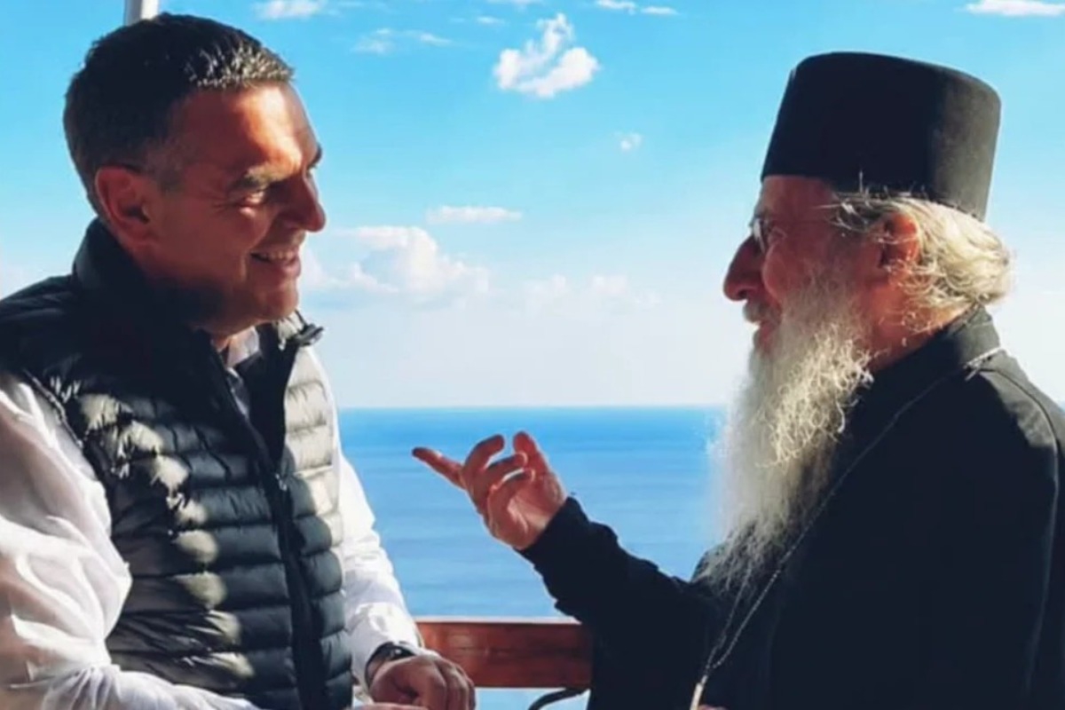 Τσίπρας στο Αγιον Όρος: Ανάρτηση για το «βαθύτερο νόημα της ύπαρξης» ‑ «Για άθεος τα λέει πολύ ωραία ο άτιμος» σχολίασε ο Γεωργιάδης
