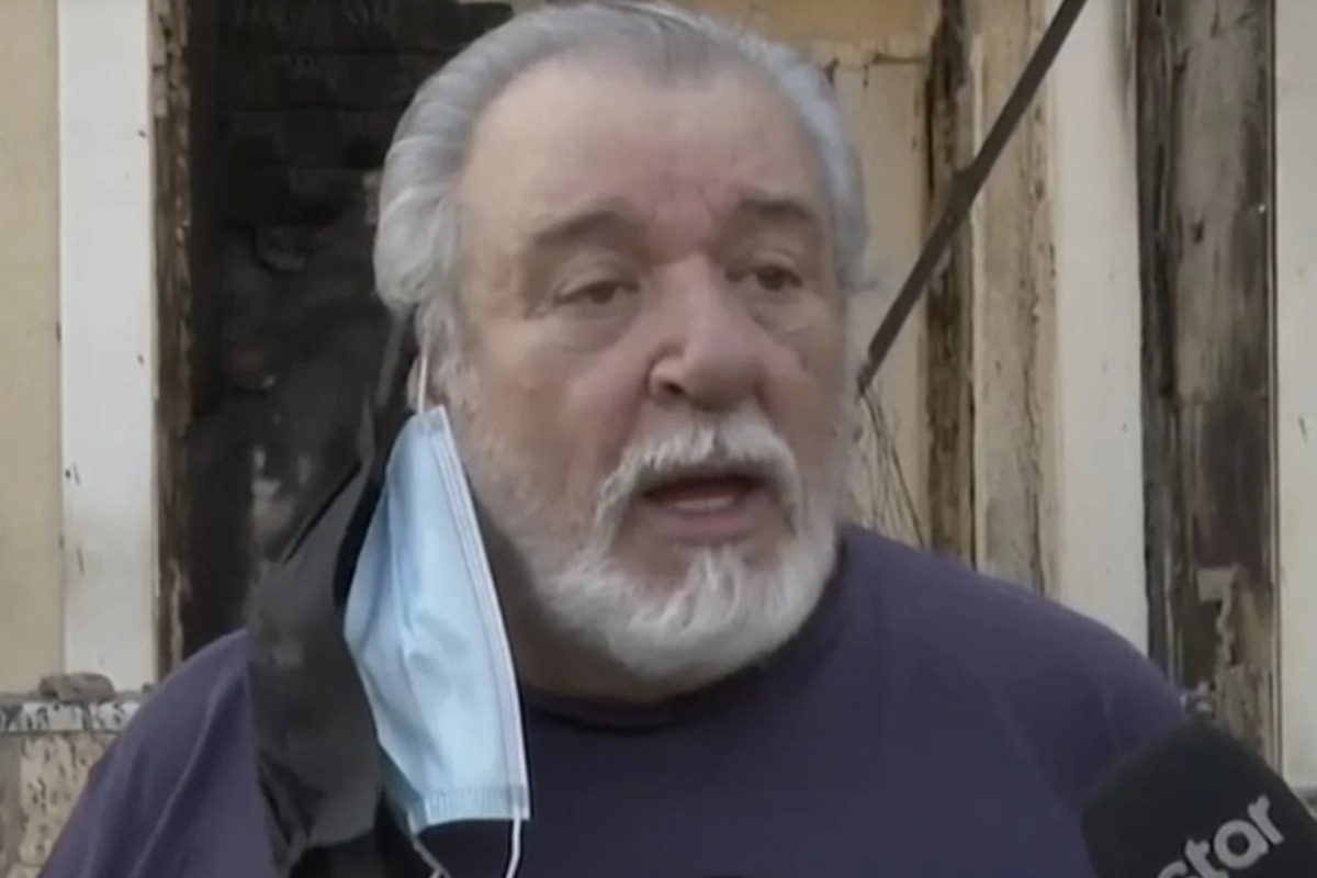 «Έχασα τα πάντα»: Ο Τάσος Χαλκιάς συγκλονίζει μπροστά στο καμένο σπίτι του στο Πόρτο Γερμενό