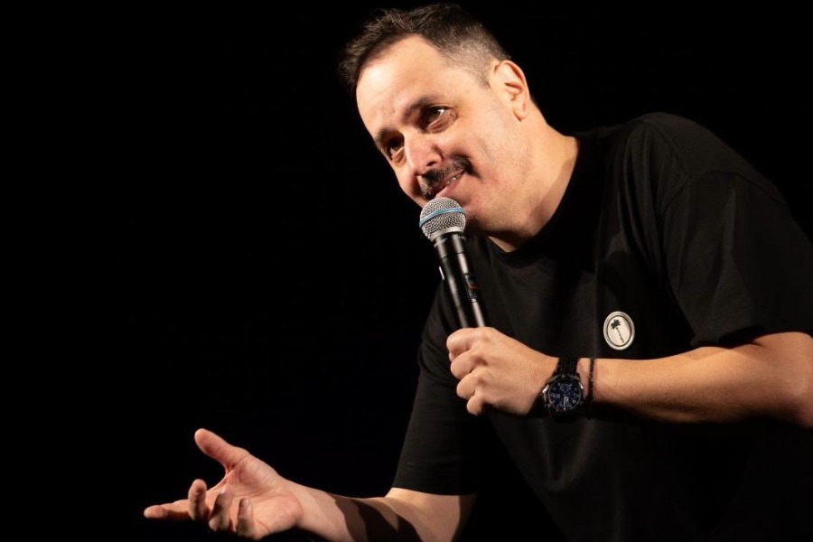 Αλέξανδρος Τσουβέλας: «Αυτομαστιγώνομαι, τα ρίχνω στον εαυτό μου ακόμα και όταν με ξεγελούν»