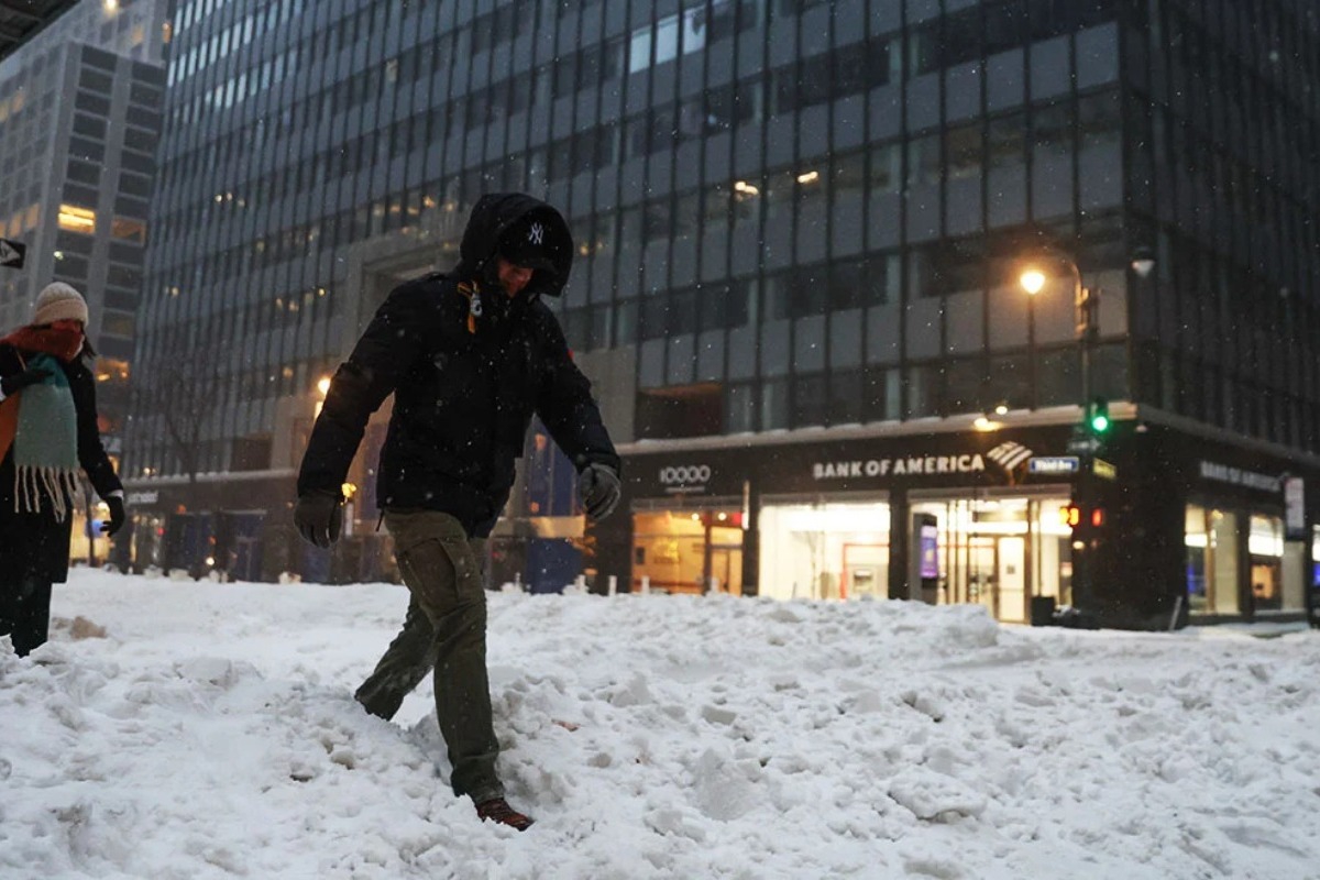 Τουλάχιστον δέκα νεκροί από τη σφοδρή χιονοκαταιγίδα στις ΗΠΑ, σε κατάσταση έκτακτης ανάγκης αρκετές πολιτείες