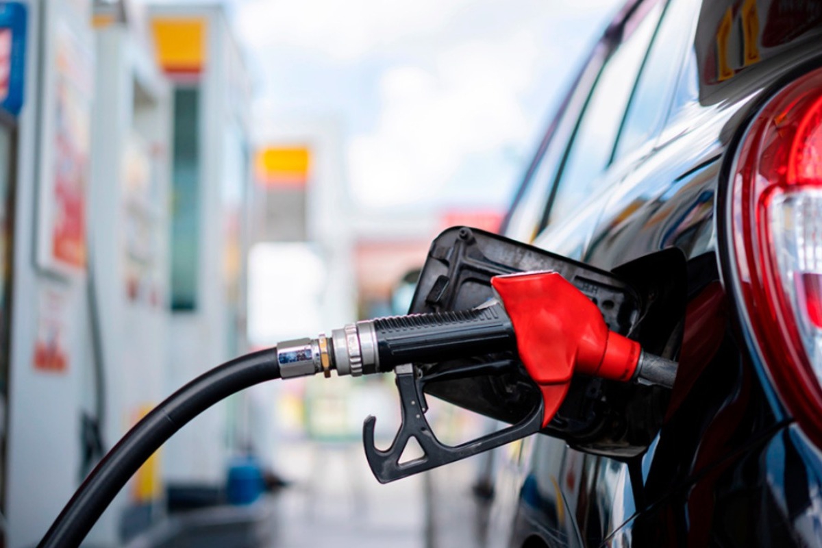 E.E.: Εξετάζει την επιβολή δελτίου στα καύσιμα ‑ «Πρέπει να προετοιμαστούμε για μακροχρόνια ενεργεια