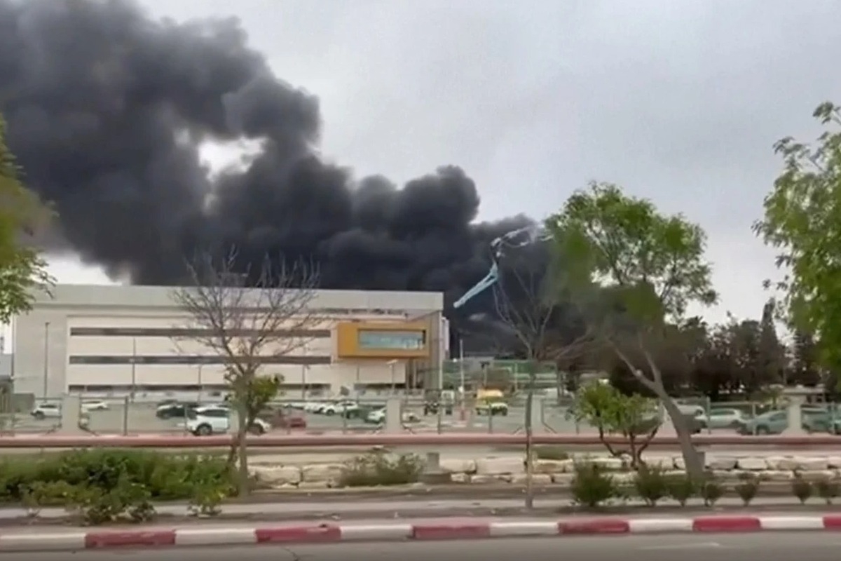 Το Ιράν χτύπησε με πύραυλο εργοστάσιο χημικών στο Ισραήλ – Φόβοι για επικίνδυνη διαρροή τοξικών ουσιών