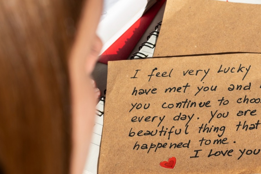 Τo πιο «ρομαντικό χωριό του κόσμου» στέλνει γράμματα αγάπης σε όλο τον πλανήτη