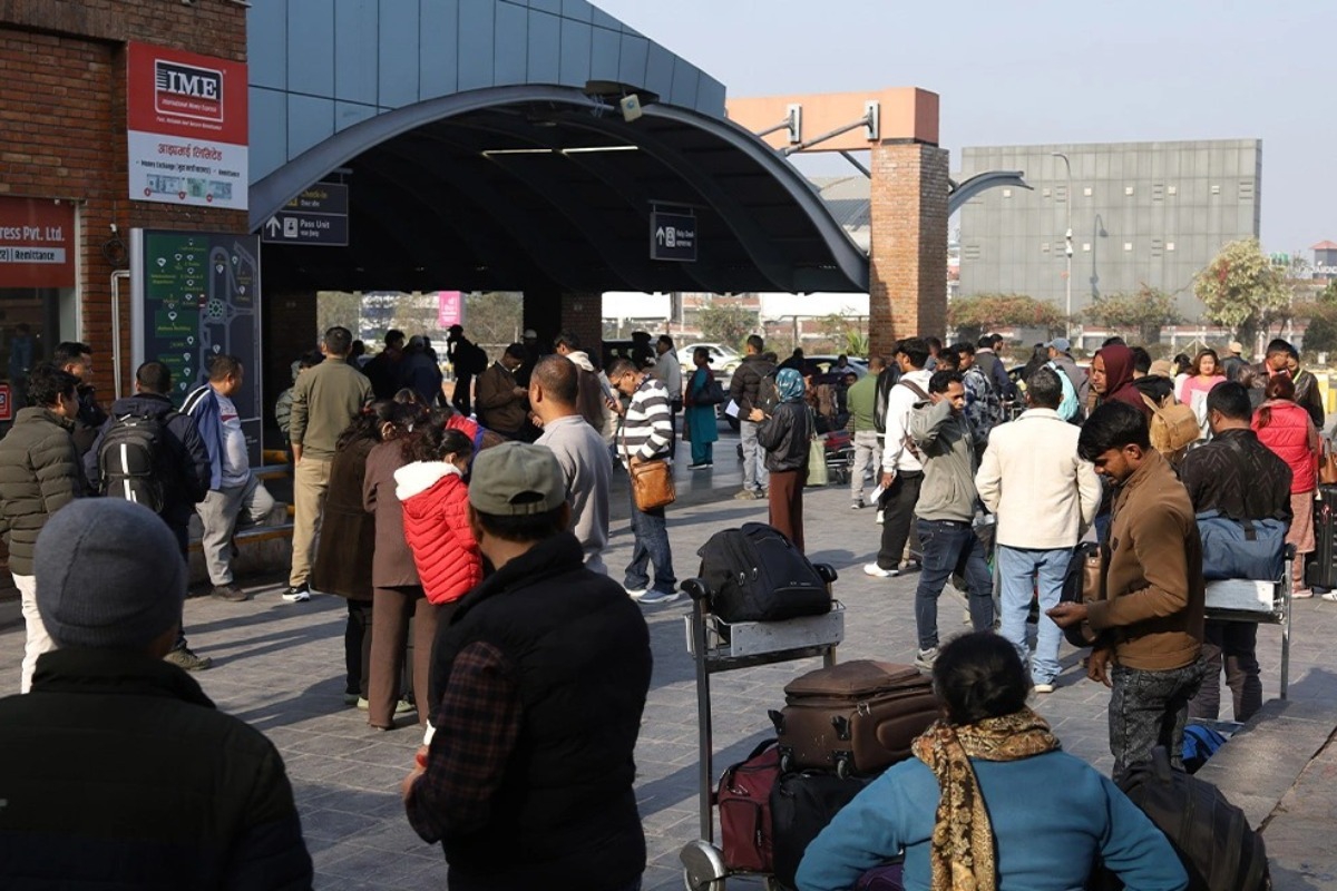 Αεροπορικό χάος στη Μέση Ανατολή: Ταλαιπωρία για εκατοντάδες χιλιάδες επιβάτες, ακυρώσεις πτήσεων και κλειστοί εναέριοι χώροι