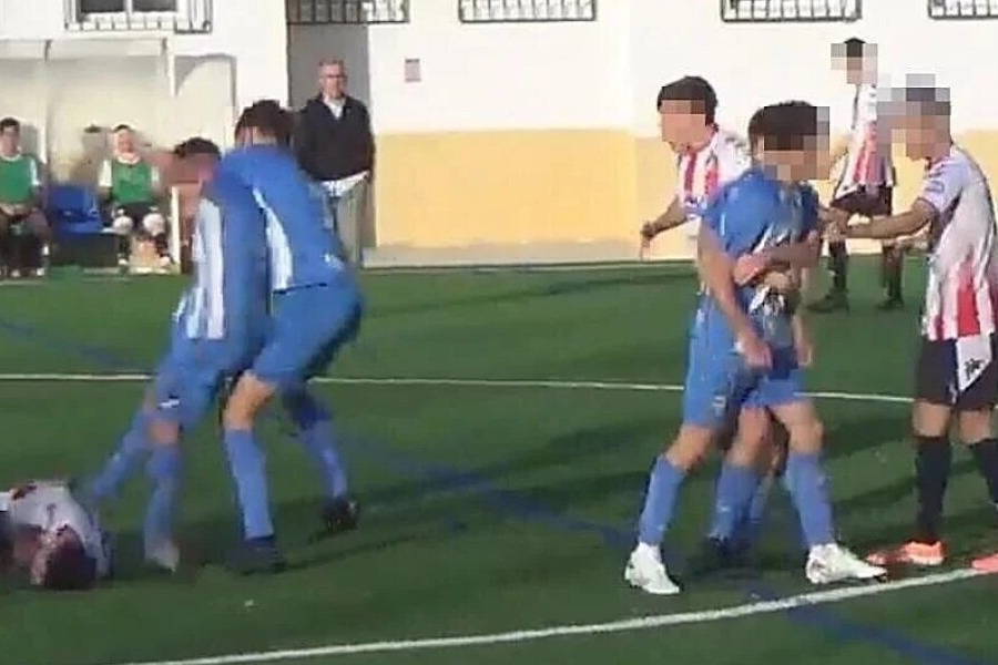 Ισπανία: Εικόνες ντροπής σε αγώνα ακαδημιών, ξύλο μεταξύ των παικτών και εισβολή στο γήπεδο από τις μητέρες τους