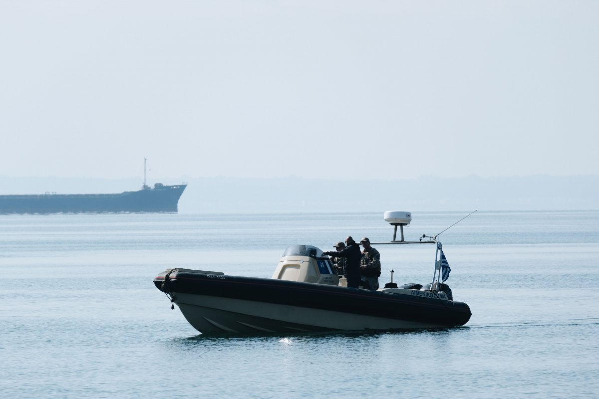 Χαλκιδική: Ταχύπλοο βυθίστηκε αφού πήρε φωτιά ενώ ήταν αγκυροβολημένο