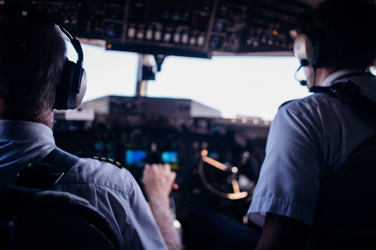 Πιλότος πέταξε πάνω από Αγγλία και Ουαλία και άφησε ένα απρόσμενο μήνυμα στον αέρα