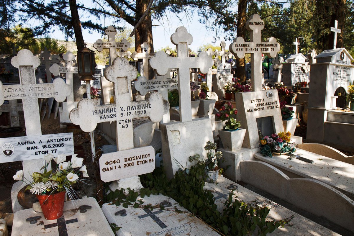 Νεκροταφείο Λαμίας: 69χρονη νόμιζε ότι έκλεψαν τη σορό του 24χρονου γιου της