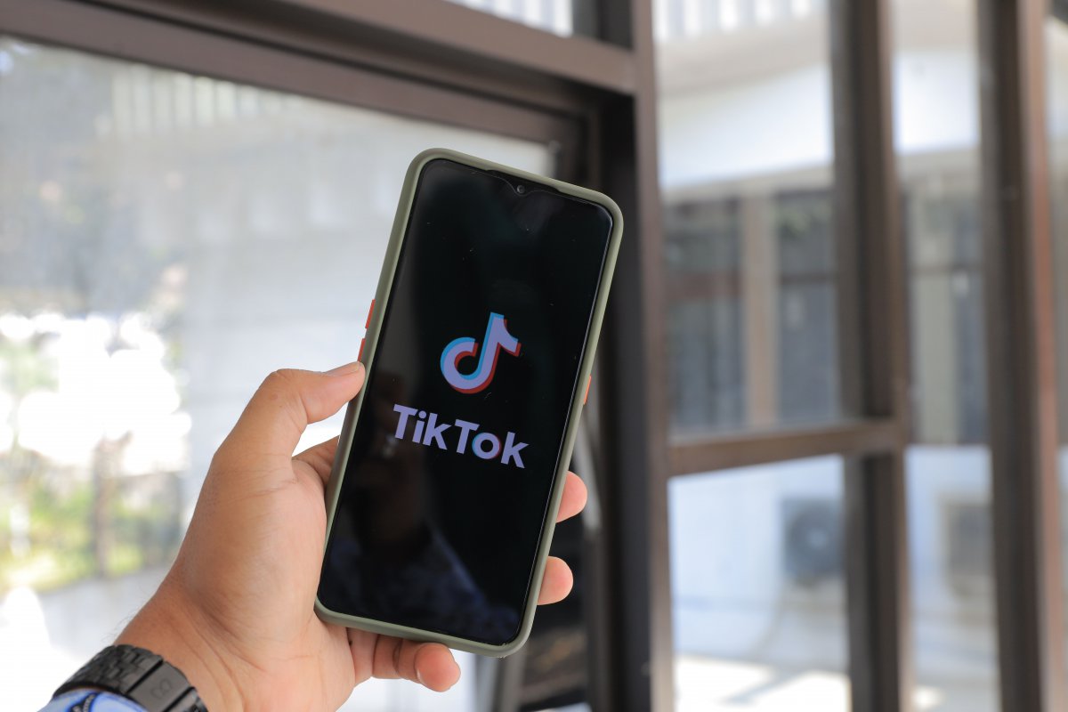 Έρευνα‑σοκ του Forbes: Πώς το TikTok βγάζει κέρδος διαφημίζοντας κοκαΐνη, Xanax και οπιοειδή