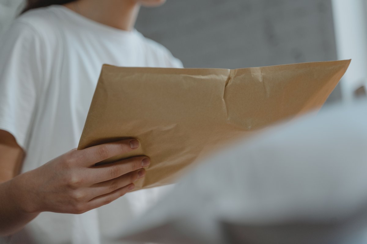 Courier: Σώζεται η αντικαταβολή με μετρητά ‑ Εκτός πολυνομοσχεδίου η ηλεκτρονική πληρωμή
