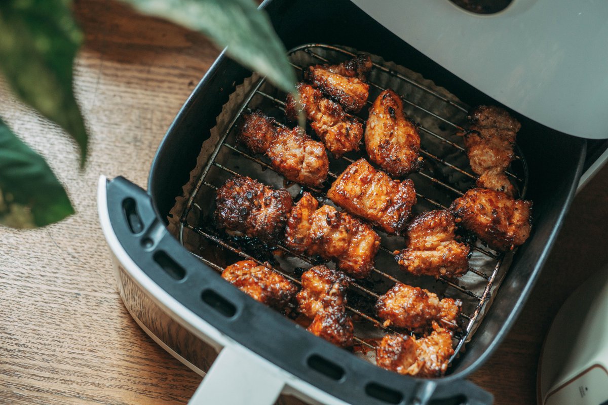 Το νέο air fryer που σου επιτρέπει να βλέπεις το φαγητό όσο ψήνεται