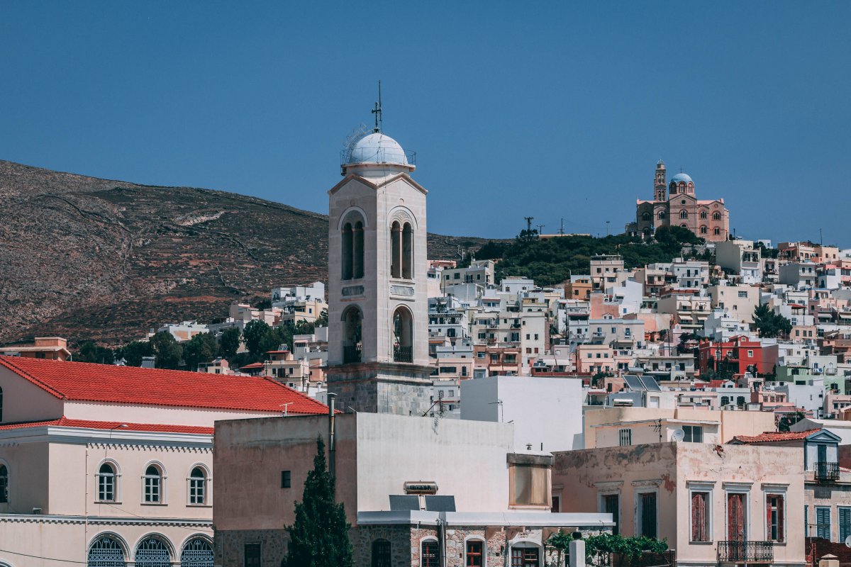 Νεκρή γυναίκα στην Ανω Σύρο – Βρέθηκε μαχαιρωμένη