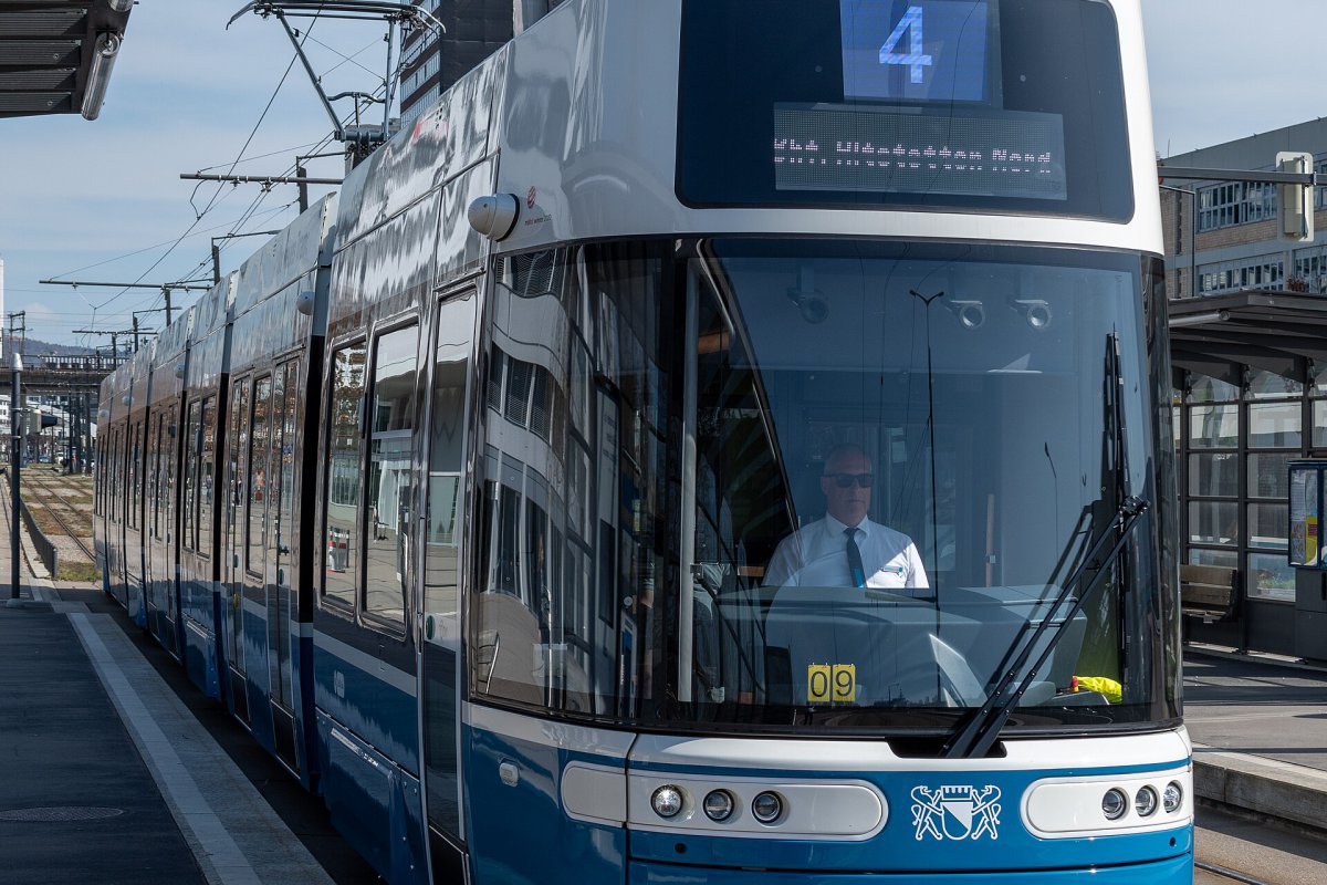 Τραμ συγκρούστηκε με τρίκυκλο στο Παλαιό Φάληρο – Τραυματίας ένα 9χρονο κορίτσι