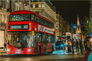 Oxford Street: Ο διάσημος εμπορικός δρόμος του Λονδίνου γίνεται πεζόδρομος - Δείτε πώς θα γίνει