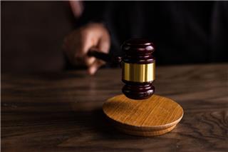 Αθώος κρίθηκε ο σύζυγος γνωστής παρουσιάστριας για το ενδοοικογενειακό περιστατικό