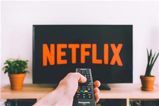Η πιο «επική» πρόταση γάμου: Ανοιξε το Netflix για να δει μια σειρά και έμεινε άφωνη
