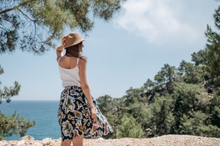 5 λάθη που κάνουμε στο ντύσιμο των διακοπών και πώς να τα αποφύγεις φέτος 