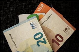 Επίδομα 400 ευρώ: Πληρωμή έως 30 Νοεμβρίου σε 2,3 εκατ. συνταξιούχους χωρίς αίτηση
