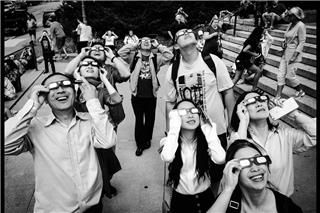 Έκλειψη τρόμου: Κοίταξαν τον ήλιο χωρίς γυαλιά και τώρα φοβούνται ότι θα χάσουν την όρασή τους