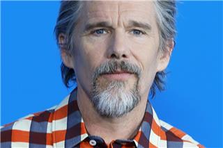 Ethan Hawke στη Drew Barrymore: «Δεν έχουμε βγει ποτέ ραντεβού» ‑ Η απάντησή της on air