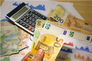Επίδομα ανεργίας: Πως μπορεί να φτάσει έως τα 1.438 ευρώ