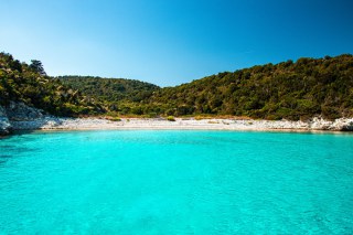 Ποια 17 ελληνικά νησιά ξεχώρισαν οι Times ως «καταφύγια γαλήνης» - Δείτε αν είναι το αγαπημένο σας