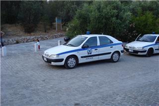 ΑΤ Μάνδρας: Εισέβαλε με μαχαίρι, χτύπησε αστυνομικό και δέχτηκε πυρά στην κοιλιά