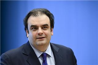 Πιερρακάκης: Μηνύσεις σε 18 influencers για παράνομο τζόγο