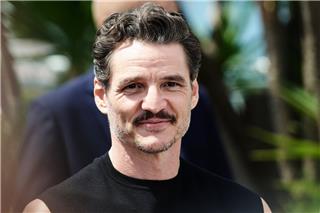 Pedro Pascal και Ebon-Moss Bachrach στην Ελλάδα: Σε ποιο νησί τους εντόπισε τουρίστας με το μαγιό