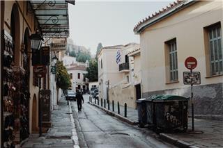 Έκρηξη στην Πλάκα: Aγνοούνται πέντε άτομα ‑ Κίνδυνος για τα διπλανά κτήρια
