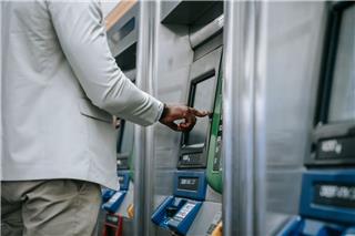 Μην πετάξετε ποτέ την απόδειξη του ATM στον κάδο – Ο λόγος θα σας εκπλήξει