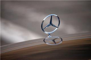 Mercedes-Benz: Πιθανή αύξηση ωρών εργασίας, περικοπές μισθών