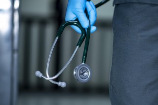 Ποια ήταν η 36χρονη γιατρός που έχασε τη ζωή της μετά τη γέννα στη Μυτιλήνη και τι αποκαλύπτουν οι συνάδελφοί της